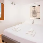 Whitelist Maisonette I And Ii In 아파트 *