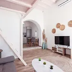 Whitelist Maisonette I And Ii In 아파트 *