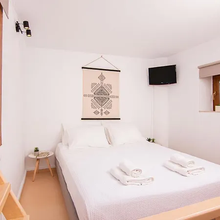 Whitelist Maisonette I And Ii In